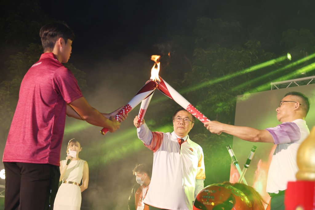 全運會聖火在安平古堡引燃 黃偉哲預祝賽事順利明年前進奧運