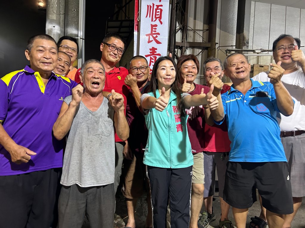 茶大餐飲事業捐贈防蚊物資 議員蔡麗青沿街宣導防治登革熱