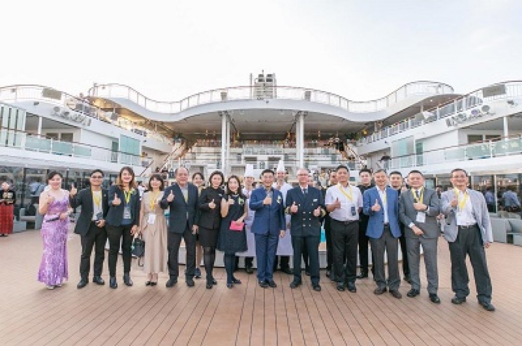 高雄國際郵輪觀光炙手可熱  觀光局200台無人機  喜迎歌詩達莎倫娜號首航