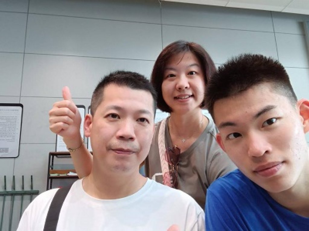  父母愛相隨至杭州 成最佳加油團 義守大學余祥平 獲亞運3X3男籃金牌