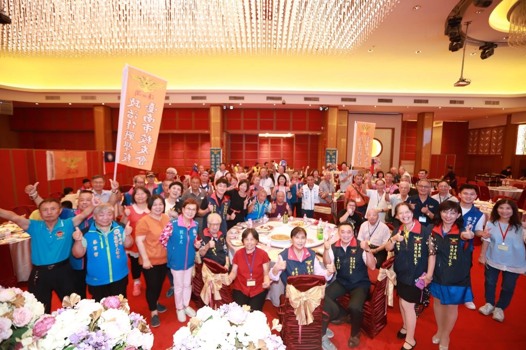 台南市復興崗校友會辦理餐會  有多位年邁90歲校友也參與