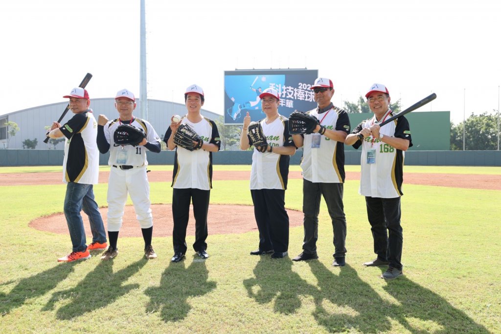亞太棒球訓練中心「科技棒球嘉年華」創意開打 賴清德與黃偉哲擔任開球嘉賓
