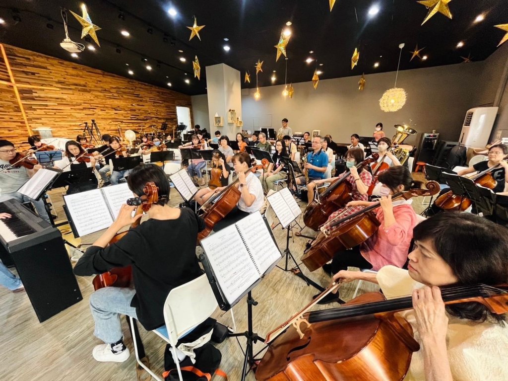 台南市風信子管弦樂團26日晚上  在文化中心假日廣場舉辦「頌讚之聲」聖誕公益音樂會