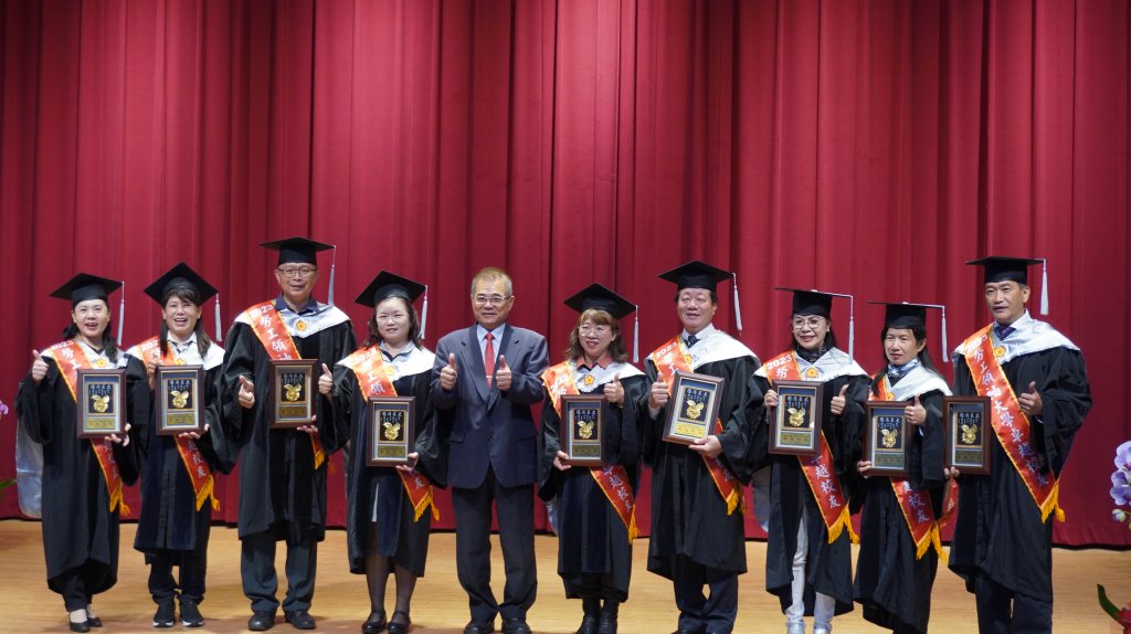 南市勞工局「勞工領袖大學」152位學員齊聚成功大學慶畢業
