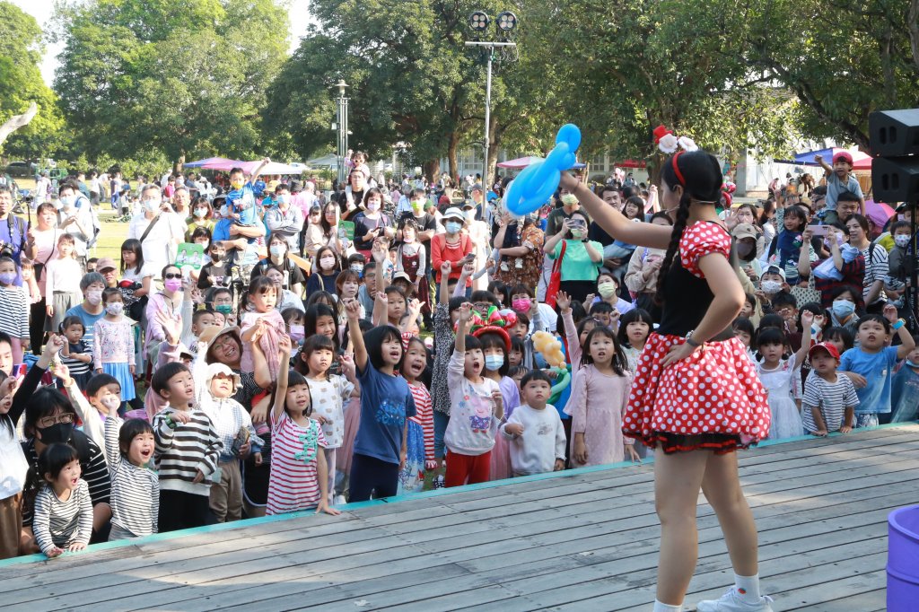 「2024臺南市耶誕跨年」首場在總爺登場 吸引近萬民眾同樂