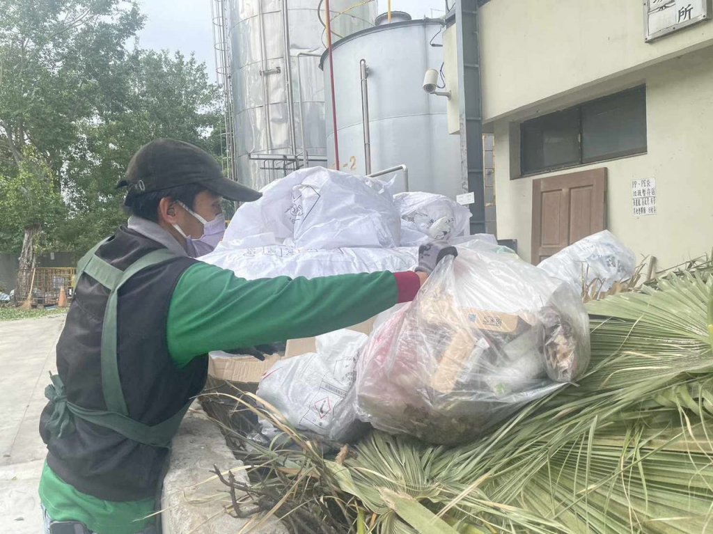 就業中心暖心陪伴 助聽障者轉職成功