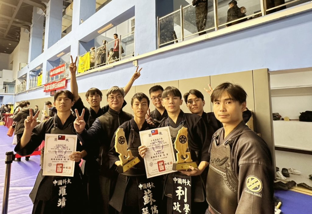 多元教育提升學生視野  中國科大劍道隊再次大放異彩勇奪112年全國中正盃雙料冠軍