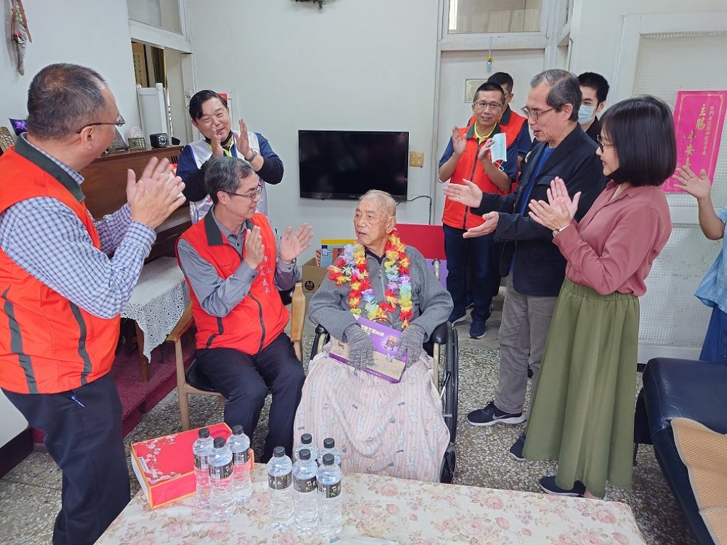 屏東榮服處　祝賀陳鴻漸爺爺101歲嵩壽