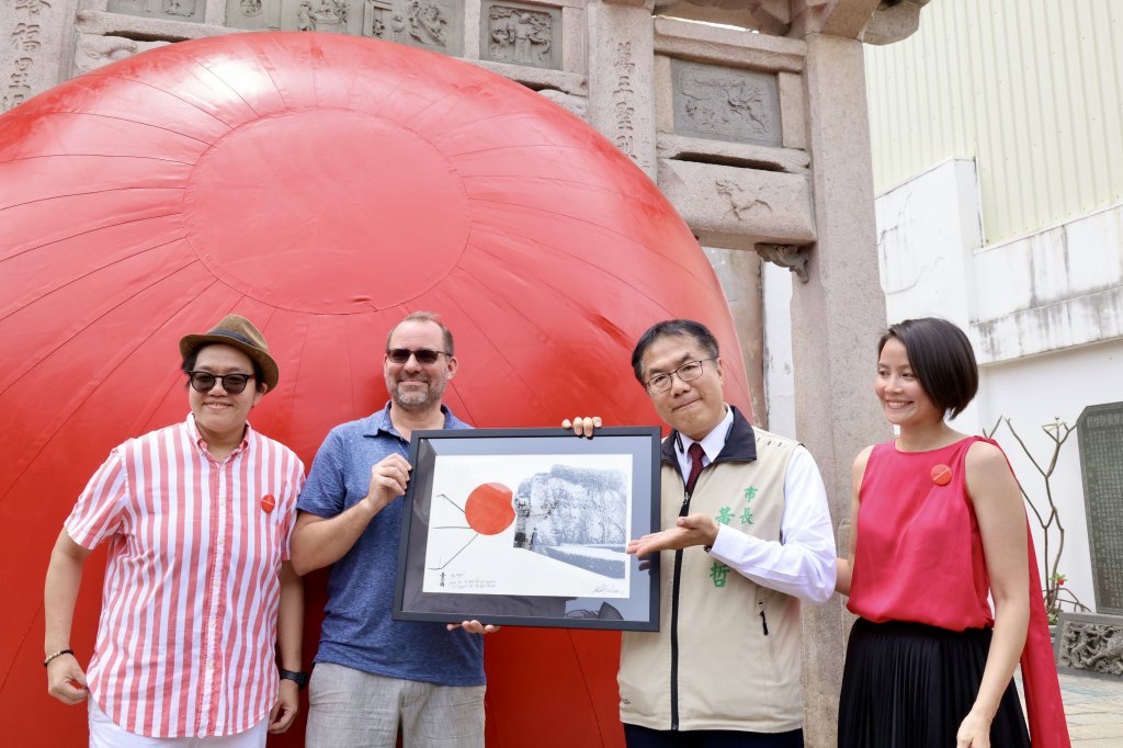 「紅球臺南」首站風神廟吸引民眾朝聖 黃偉哲歡迎來看紅球