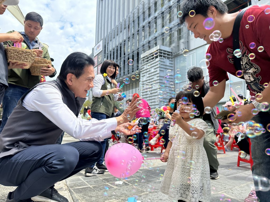 立委林俊憲在東區時代公園舉辦「臺南最好童LOVE會」親子活動