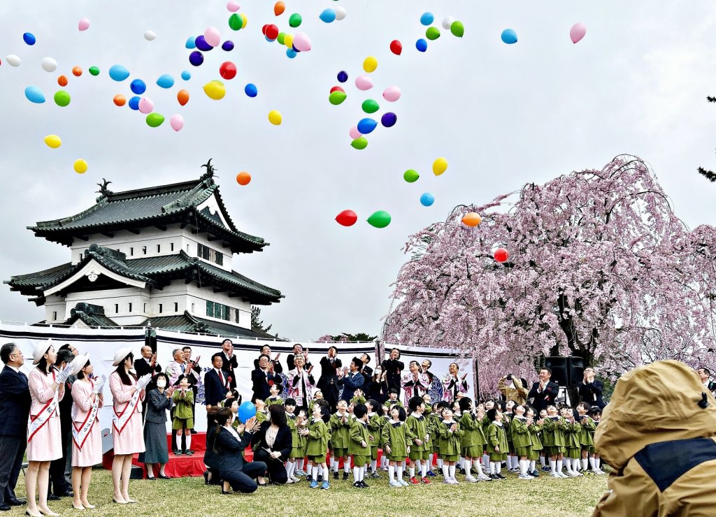 日本青森縣弘前市櫻花祭開幕活動 宣傳臺南400促進城市交流