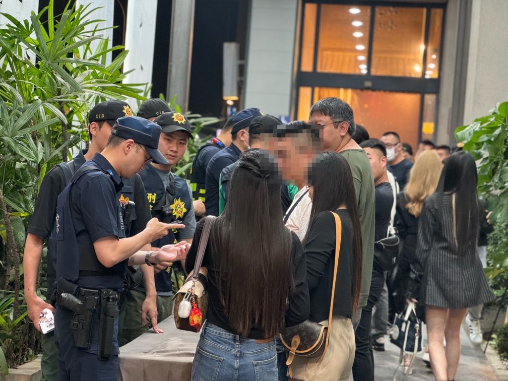 台南酒店經紀公司餐會  警方出動百餘名警力警戒