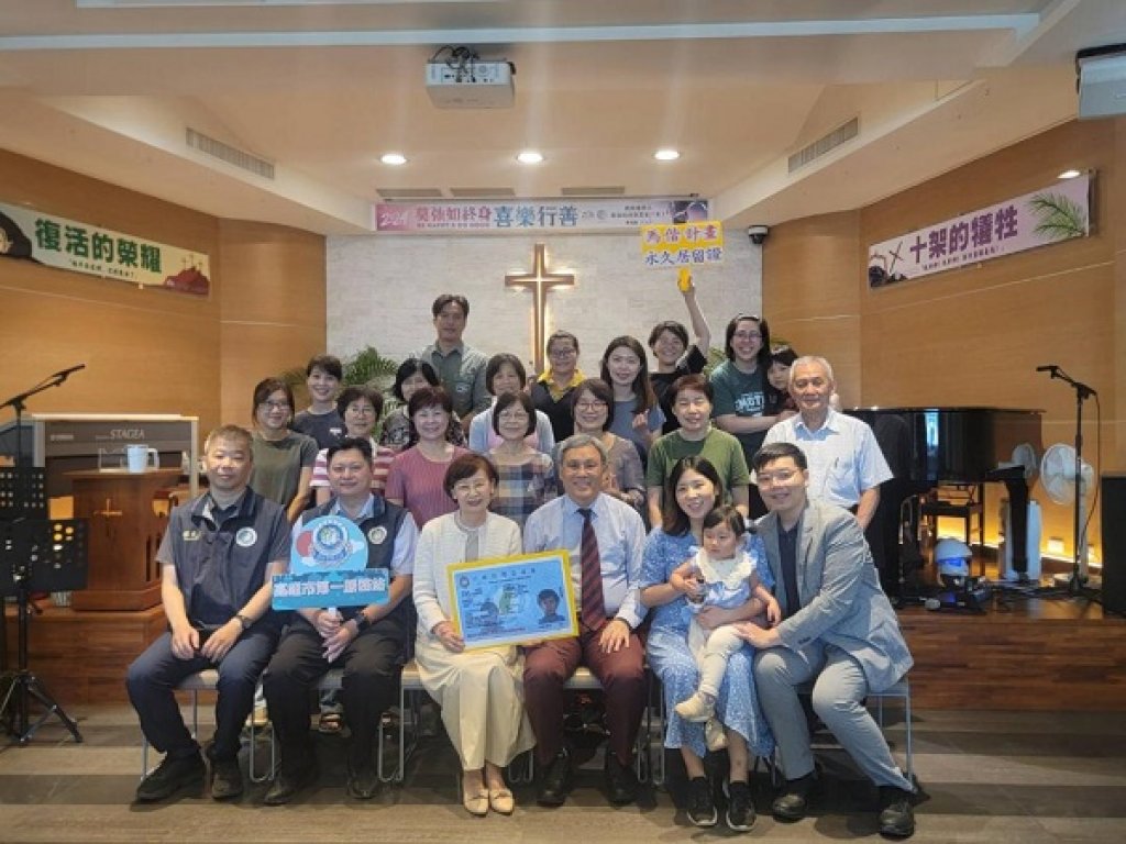 傳愛關懷深入人心  韓籍宣教師獲頒「馬偕計畫」永久居留證