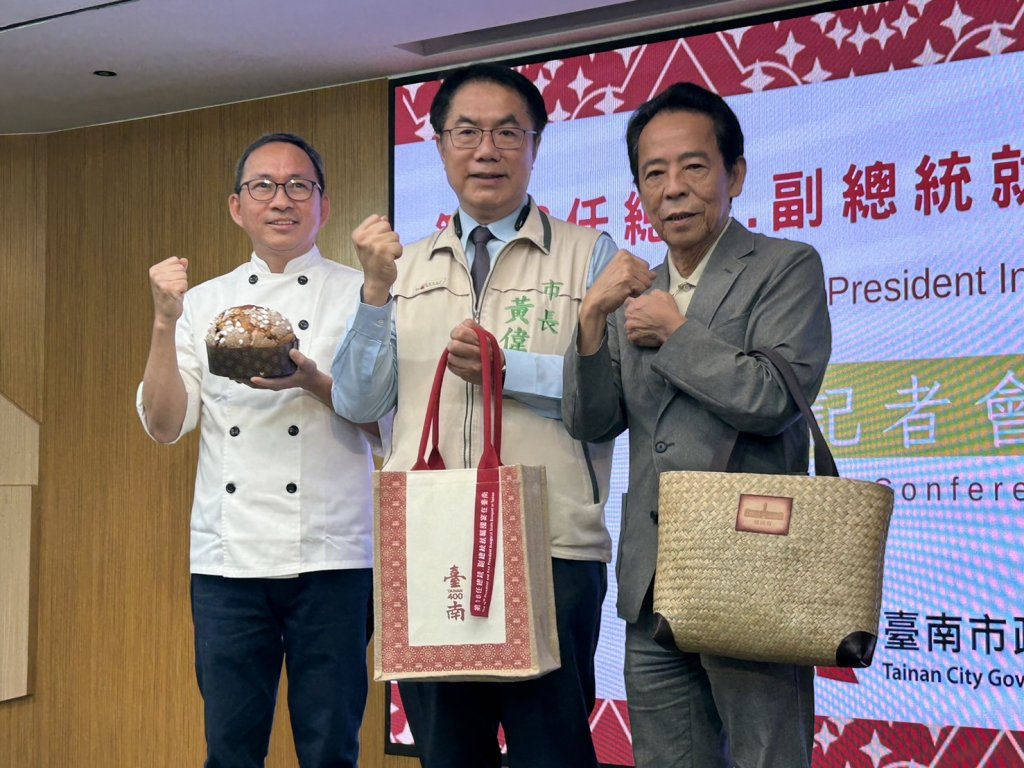 黃偉哲開箱國宴伴手禮 濃厚臺南味要讓貴客滿載而歸