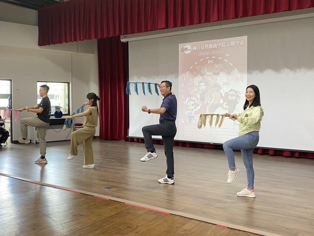 市議員蔡麗青媒合台灣戲曲學院校園巡演 學童戲劇初體驗