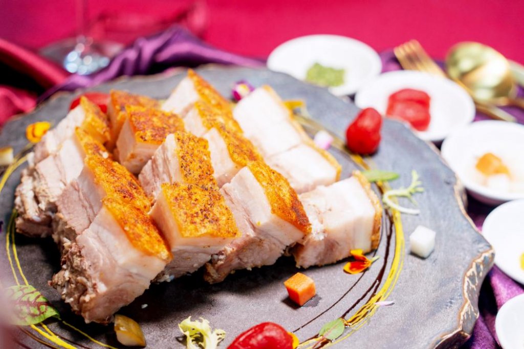 桃市府x清華高中x餐廳飯店　桃園首屆脆皮燒肉節推廣優質豬帶動產業鏈發展