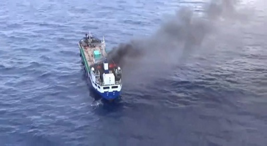 台籍貨輪火燒危急棄船　海空聯合救援全數獲救 3人燒燙傷
