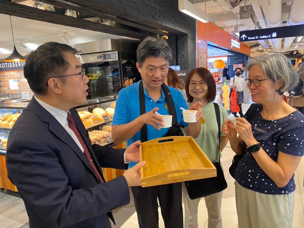 台南芒果上架新加坡超市 黃偉哲把最優質台南芒果分享給新加坡消費者