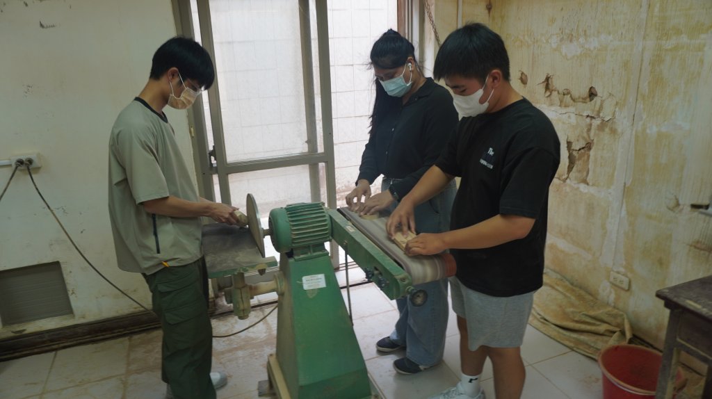 勞工局辦理「青少年職能體驗工作坊」透過木工實作課程 助青年學生職業探索