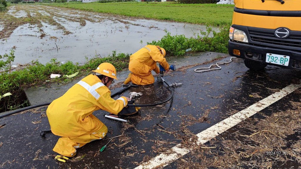凱米颱風尾橫掃 台南累積停電戶數達90,111戶 台電積極全力搶修