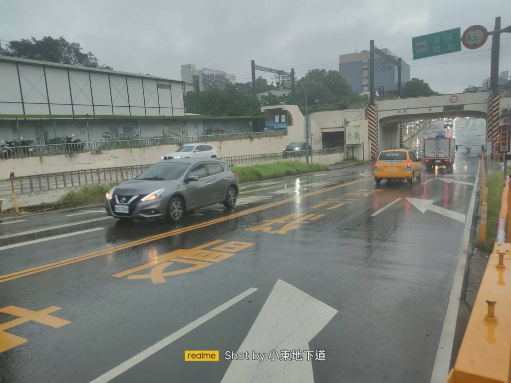 臺南午後強降雨部分地區造成淹水 雨勢趨緩即退水