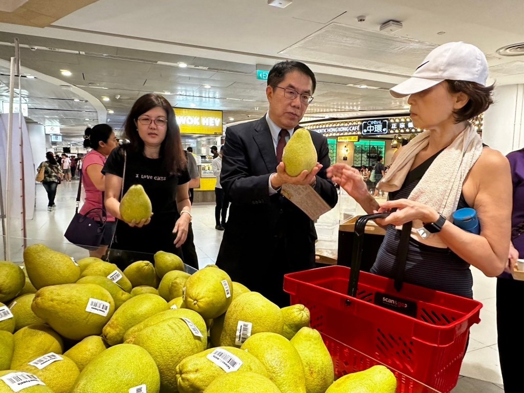 台南文旦旋風席捲新加坡！黃偉哲盼中秋佳節「柚」見熱潮