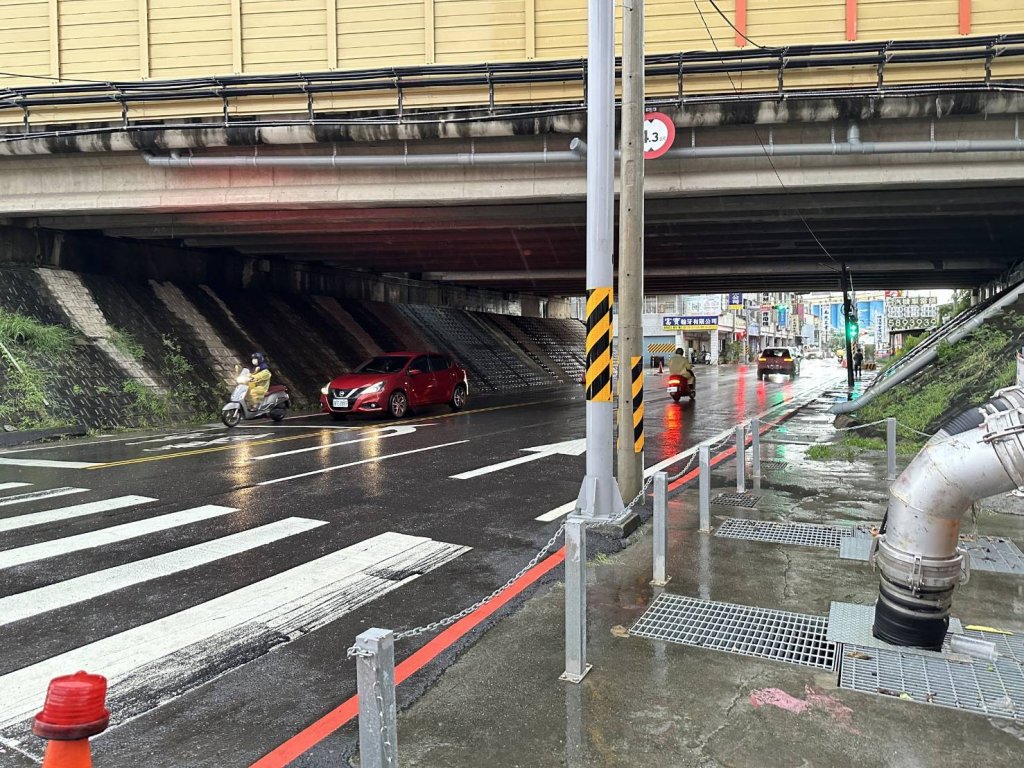 午後強降雨導致多處淹水 台南市雨歇後立即退水