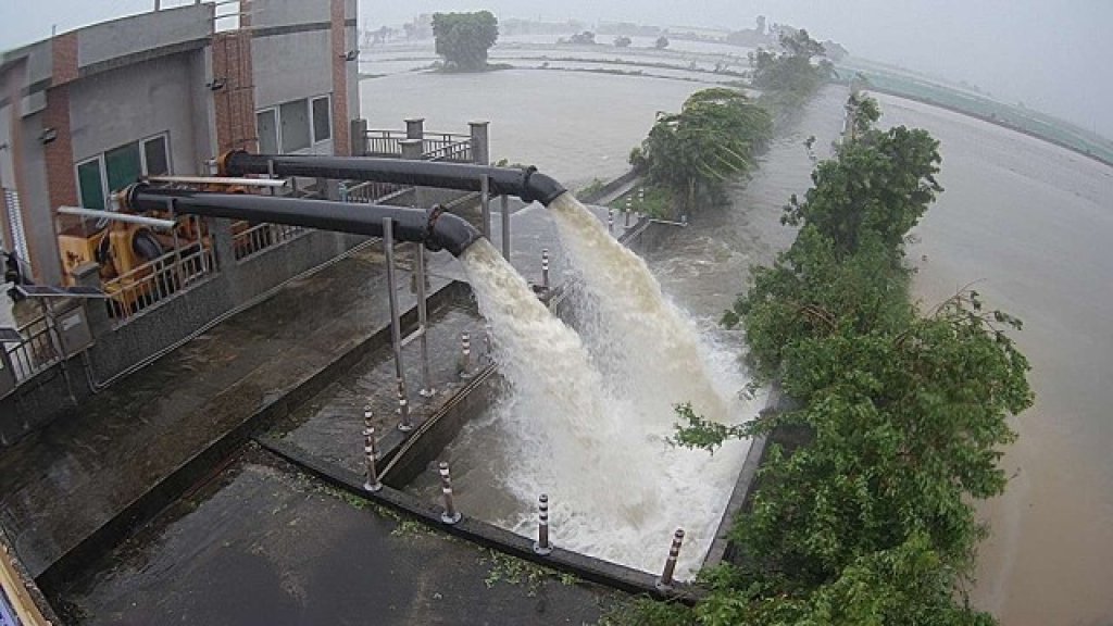 臺南局部大雨頻頻 水利局將軍金興宮抽水站等地防汛不懈怠