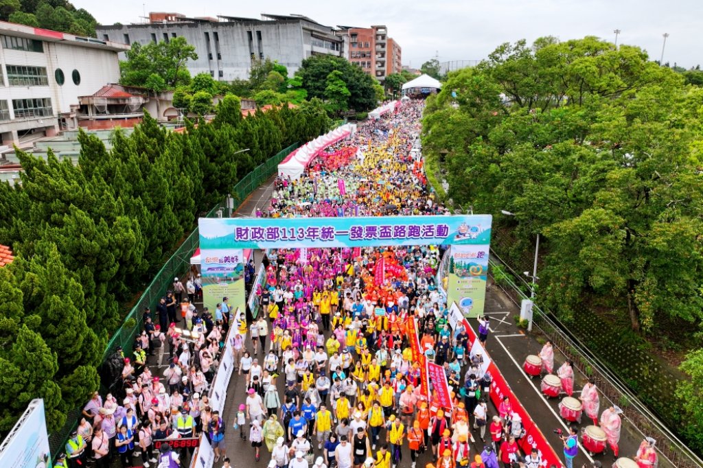 財政向前跑、台灣最美好　113年統一發票盃路跑1萬8,000名跑者為健康暨公益而跑