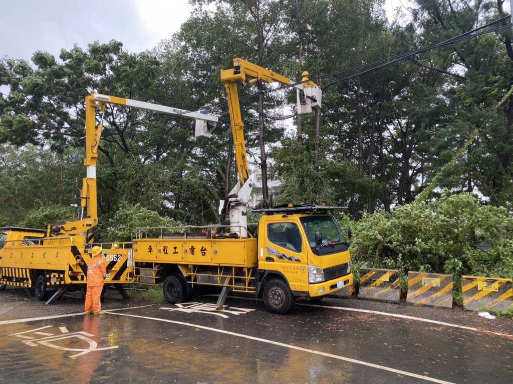 中度颱風山陀兒來襲 台電台南、新營區處全力戒備防颱 維持穩定供電