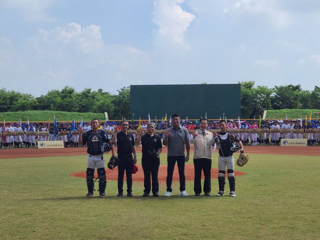 第十二屆中信盃黑豹旗全國高中棒球大賽登場 黃偉哲祝選手旗開得勝