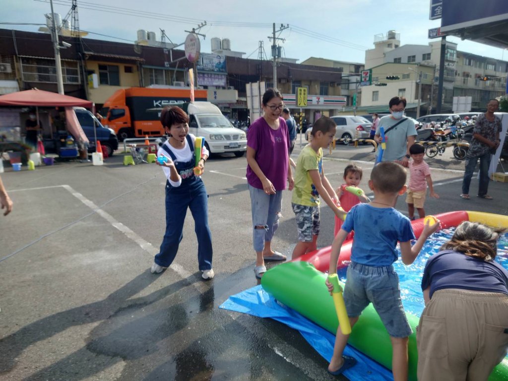 妃妃姐姐親水萌樂園再現樺谷夜市 陳亭妃上演濕背秀