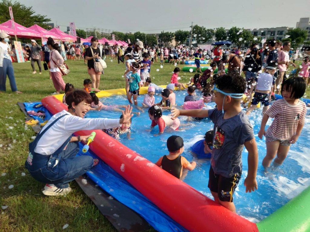 妃妃姐姐親水萌樂園前進善化 孩子歡笑聲響徹雲霄