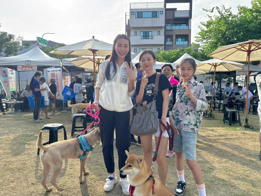 曾之婕推動友善寵物專區 動保處首度在竹篙厝公園設置並辦毛小孩認養活動