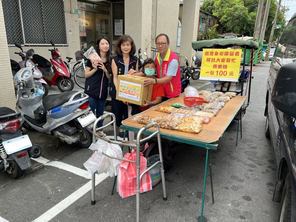 勇敢面對人生的生命鬥士-實(食)物銀行送暖讚「生命鬥士」