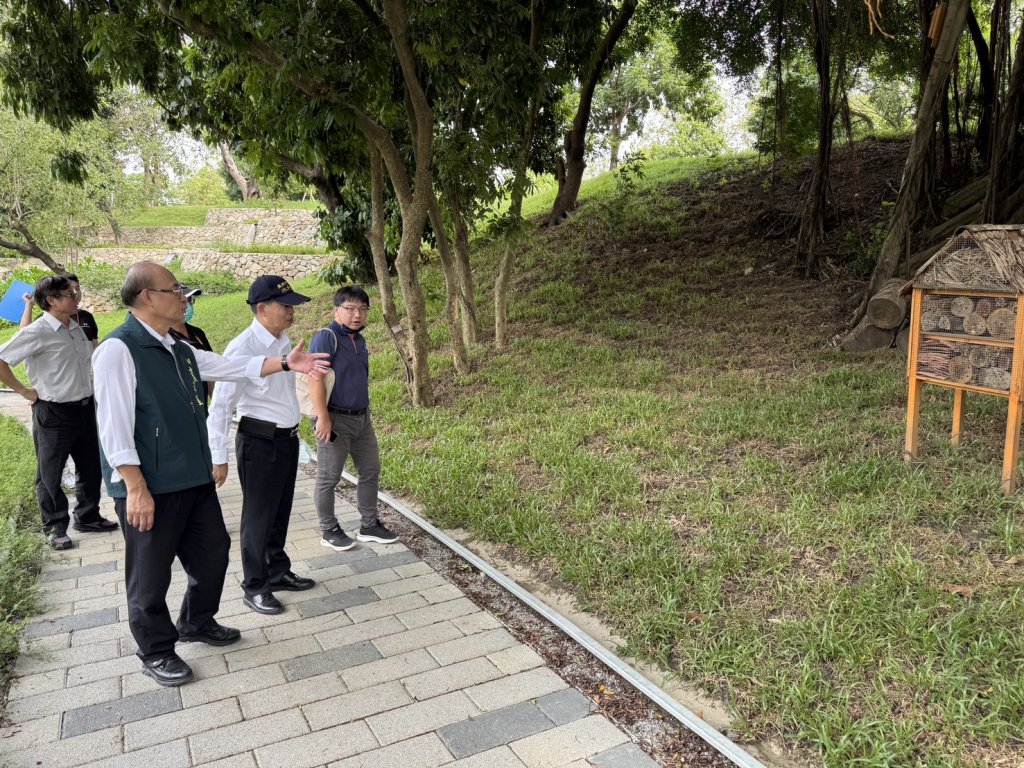 哈赫拿爾森林公園預備開放 森林生態完整保留 祕書長方進呈前往進行體檢