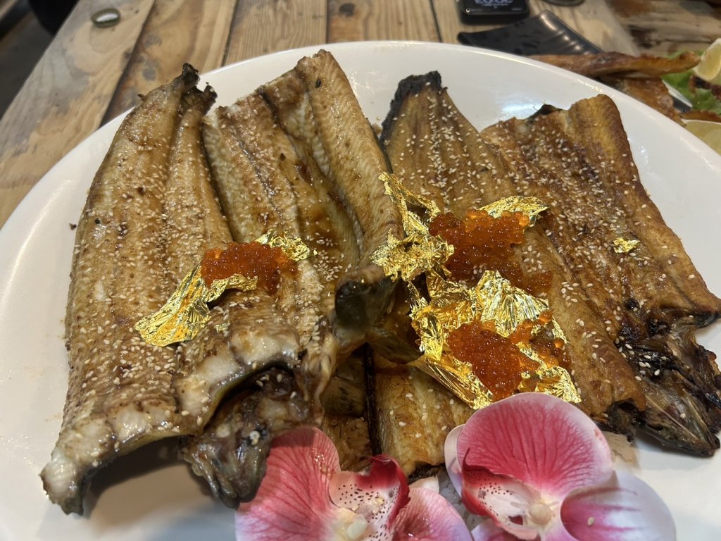 非常高檔！燒烤店推出純金箔鰻魚飯 要讓饕客吃到最頂級的美味