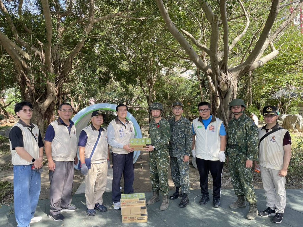 康笍颱風過後　新北市後備部協助八德公園災後復原