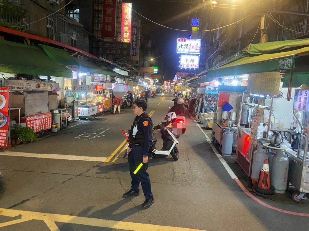 板橋區裕民街鐵板燒店火警　新海所出動警力管制交通