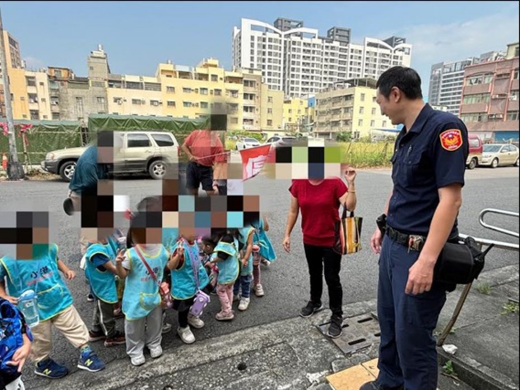 一日小小警察體驗營！小港幼兒園帶著小朋友參觀派出所