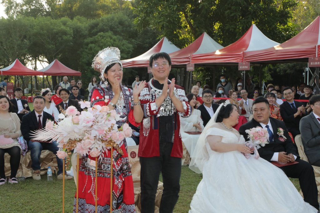 聯合婚禮浪漫山上花園水道博物館互許終身 黃偉哲祝福50對新人見證幸福