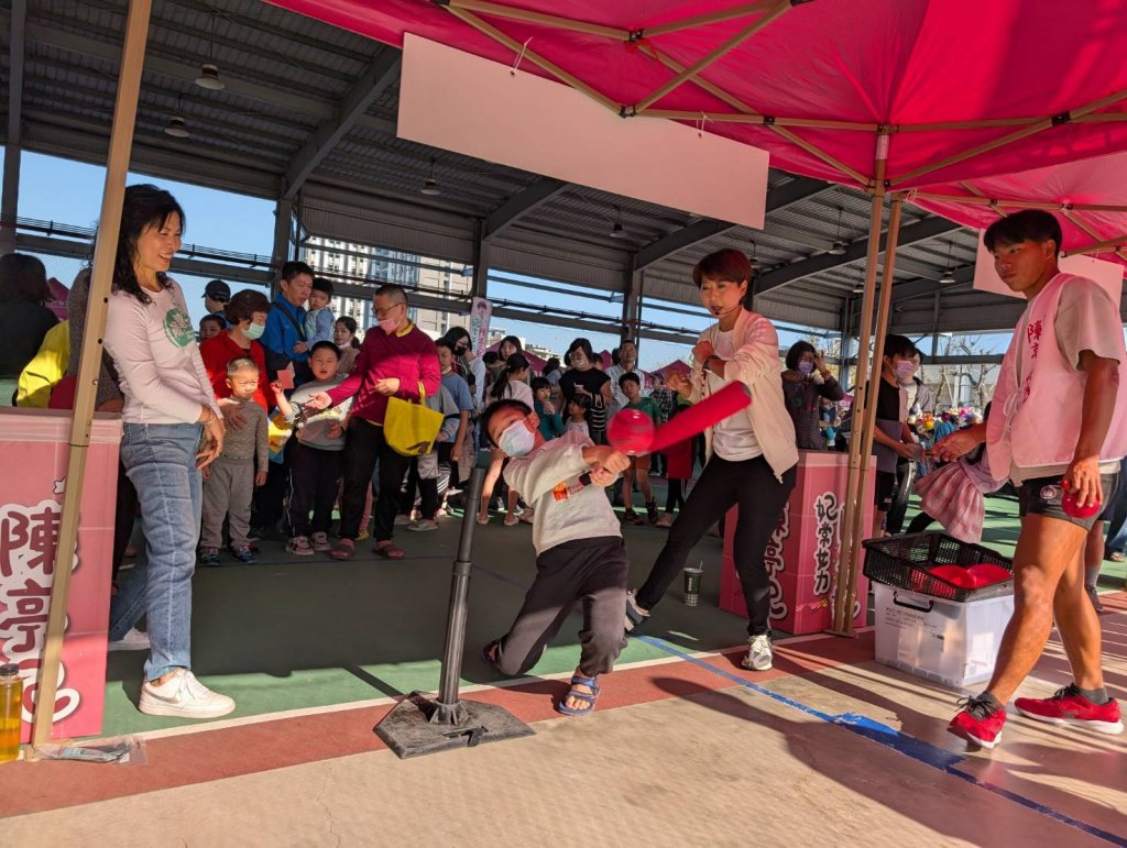 「妃妃姐姐陳亭妃動動萌樂園」新市區慶祝台灣棒球世界第一