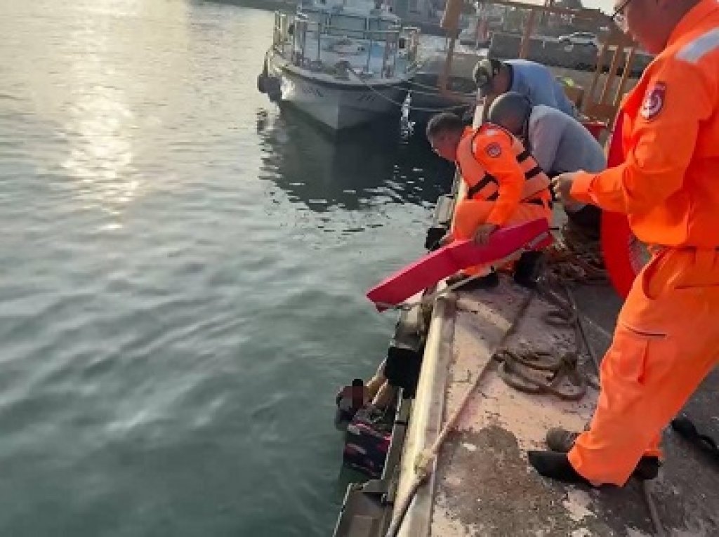 蚵子寮漁港民眾落海 海巡眼尖救援挽性命