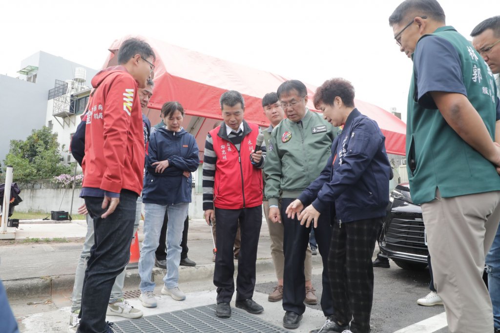 黃偉哲視察「仁德區德糖路T幹線雨水箱涵新建工程」盼居民免於水患之苦 