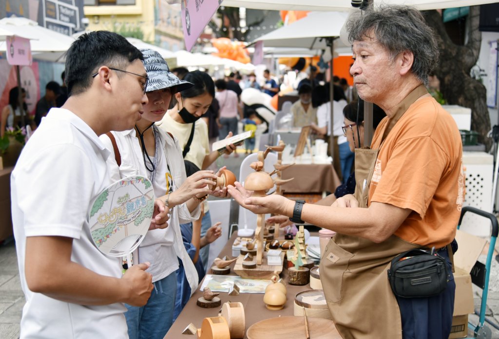 電腦繪圖講師轉行當木工 勞動部創業貸款助圓夢