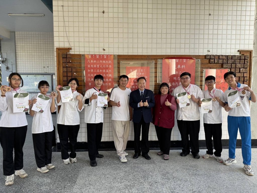 第一屆IFBA國際交流暨餐飲大賽中 華德工家餐飲管理科奪得二金五銅佳績    