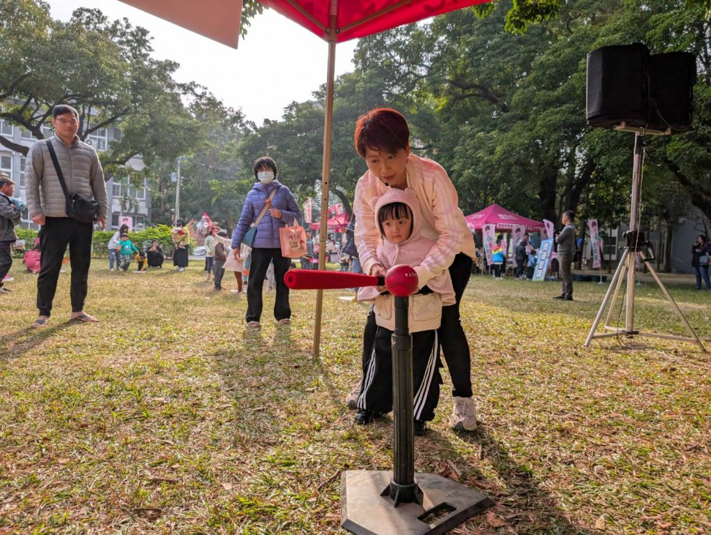 北門郡的女兒陳亭妃 佳里舉辦「妃妃姐姐動動萌樂園」民眾關心腳傷