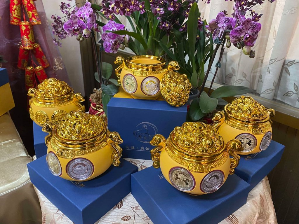 紫南宮蛇年錢母元旦發送 開放前一日排隊