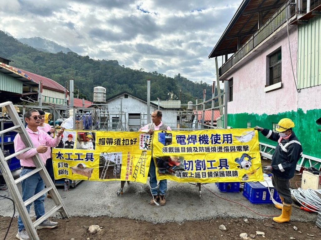  體驗「做工的人」　高雄大學通識中心講師陳致仁《服務學習》 師生隨行義工團 前進卑南鄉打造夢想基地