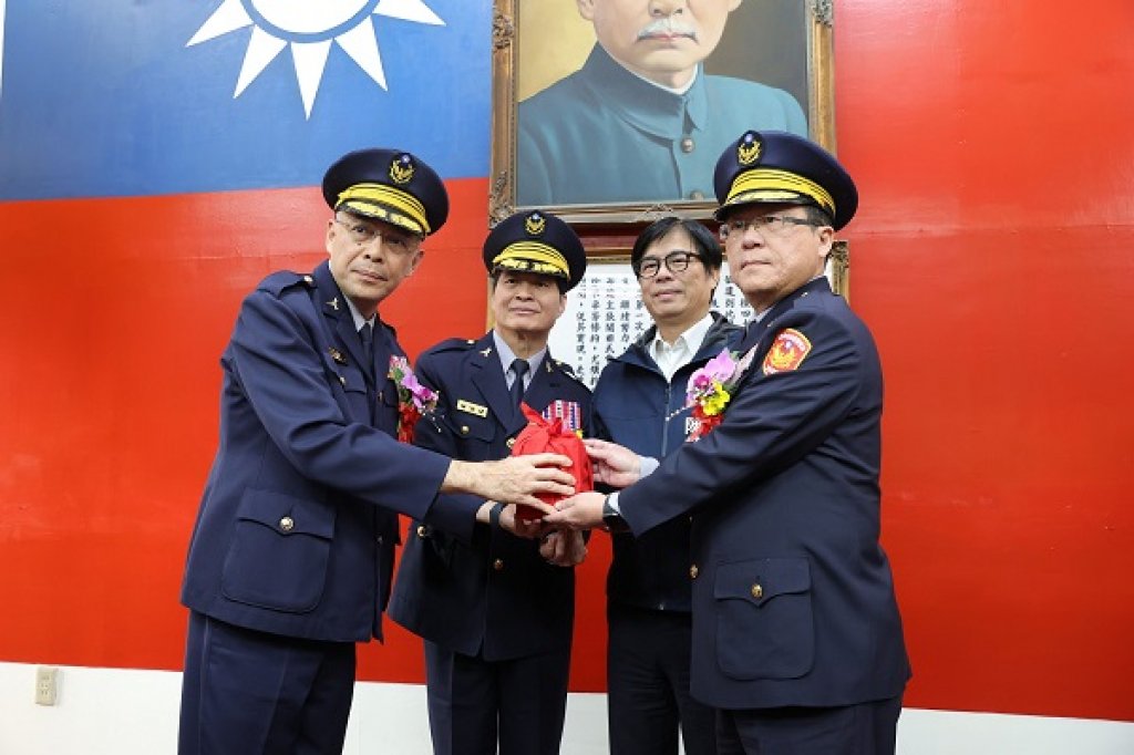  高雄市政府警察局6個分局 卸、新任分局長、港警總隊長聯合交接典禮